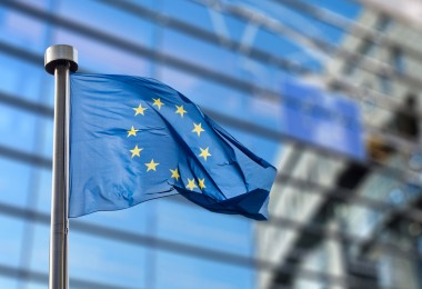 EU-Flagge vor dem EU-Parlament in Brüssel.